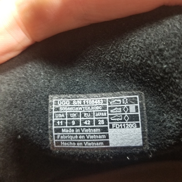 Ugg Kingsburg booties black suede heeled ankle boots - Picture 11 of 11